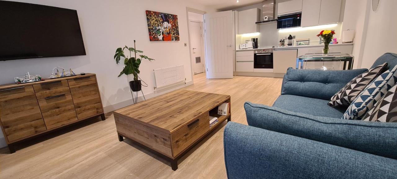Luxury 1 Bedroom Waterside Apartment In Gloucester Docks Luaran gambar